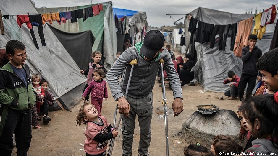 Hundreds of thousands of civilians have fled to Rafah, the city that Israel plans to attack. (photo: DW)