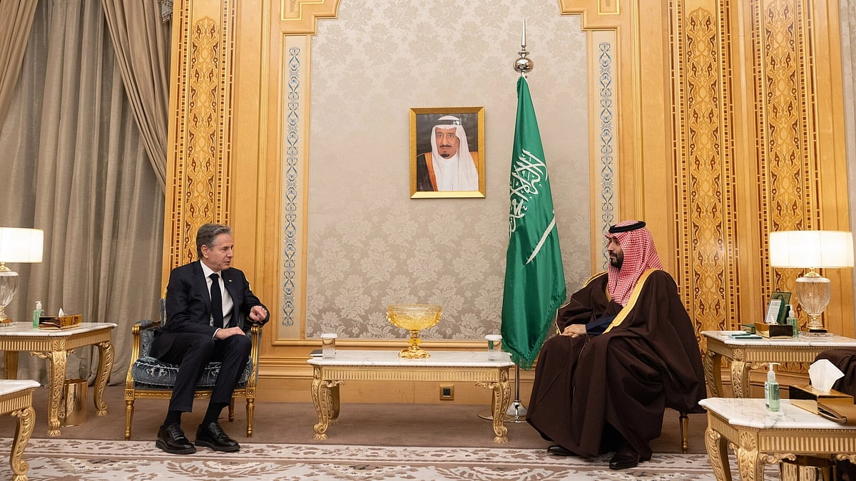 Antony Blinken (left) met Saudi Crown Prince Mohammed bin Salman (right) in Riyadh to discuss efforts to increase urgent humanitarian aid in Gaza. (photo: @SecBlinken/X)