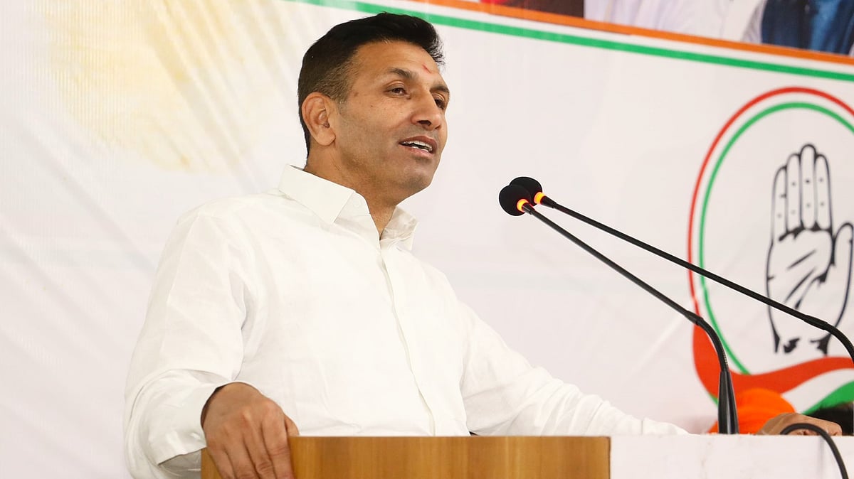 MP: Ex-CM's son says 'entire Delhi bowing down' before his father