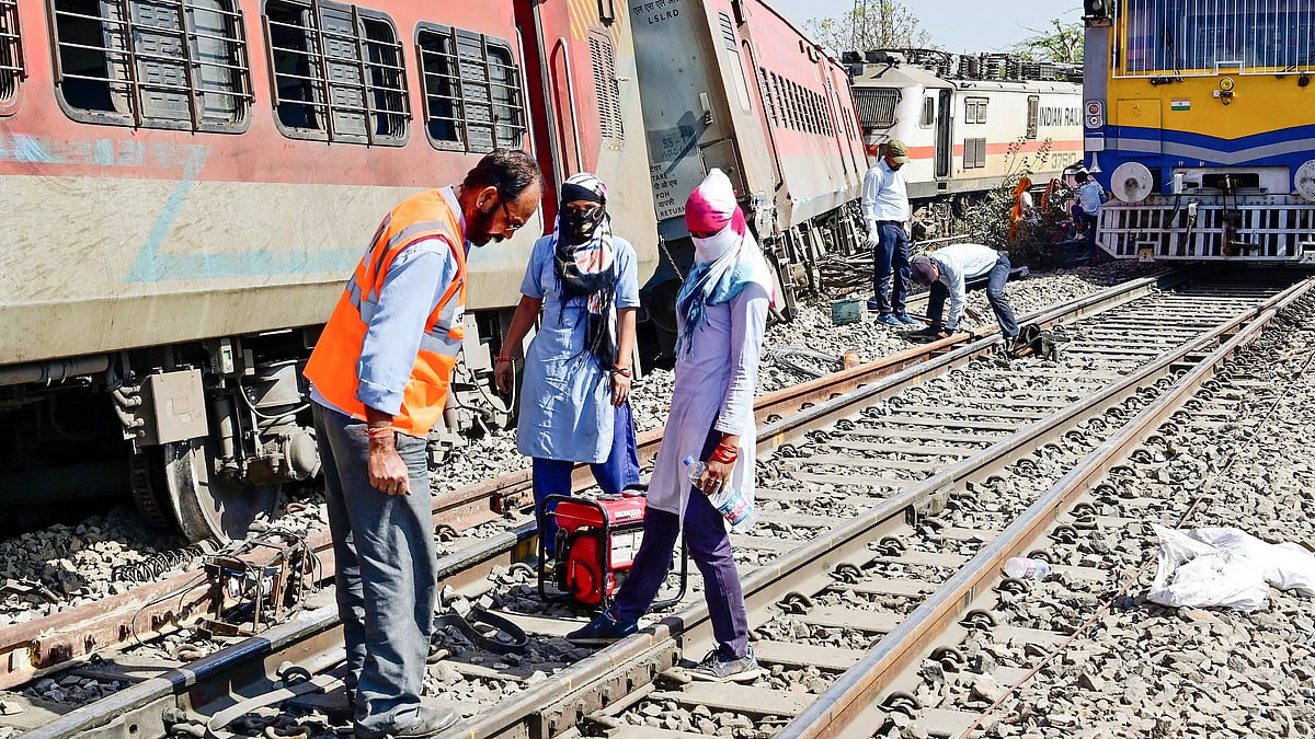 Restoration work underway after four coaches of the Sabarmati-Agra superfast train derailed (photo: PTI)