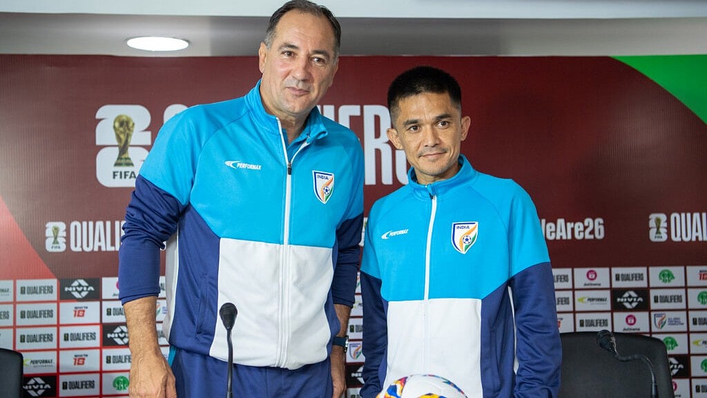 Igor Stimac (left) and Sunil  Chhetri at a press conference on 25 March (photo courtesy: AIFF)