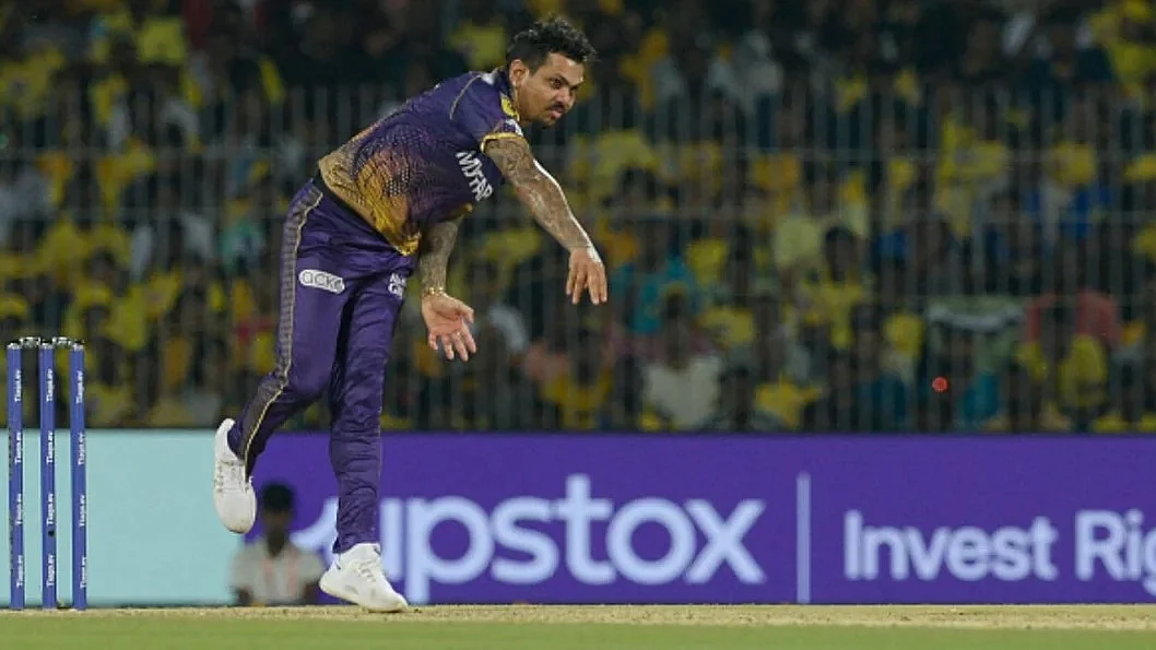 Sunil Narine in action during an IPL match (photo: BCCI)