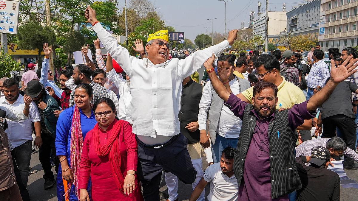 AAP workers raise slogans during a protest at ITO in New Delhi on 22 March (photo: PTI)