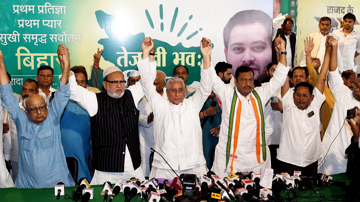 Bihar RJD President Jagdanand Singh and State Congress President Akhilesh Singh with CPI-ML, CPM and other leaders release Grand Alliance candidates' list for LS polls, in Patna, 29 March (photo: PTI)
