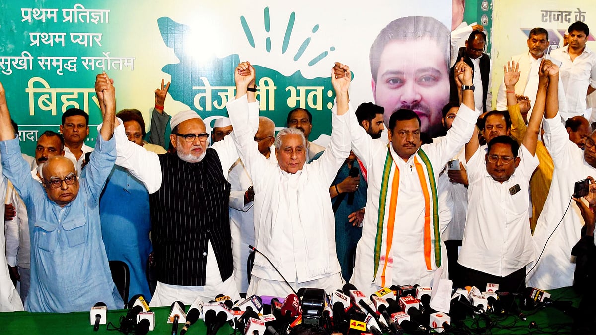 Bihar RJD president Jagdanand Singh and Congress chief Akhilesh Singh with other leaders release the mahagathbandhan candidates' list in Patna today (photo: PTI)