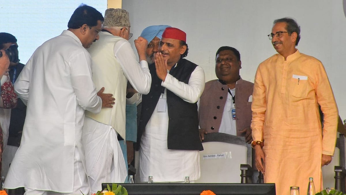 Akhilesh Yadav greets J&K NC chief Farooq Abdullah