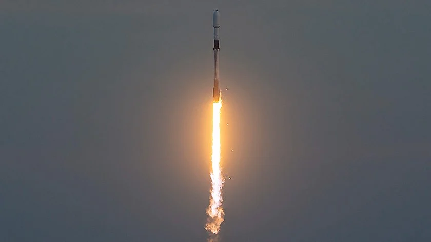 SpaceX teams complete back-to-back Falcon 9 launches from Florida and California, delivering 46 Starlink satellites to orbit (photo: @SpaceX/X)