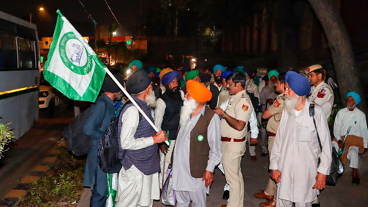 Farmers at the Gurudwara Rakabganj ahead of the 'Kisan Mazdoor Mahapanchayat' organised by Sanyukt Kisan Morcha (SKM) on Thursday at the Ramlila Maidan, in New Delhi. (photo: PTI)