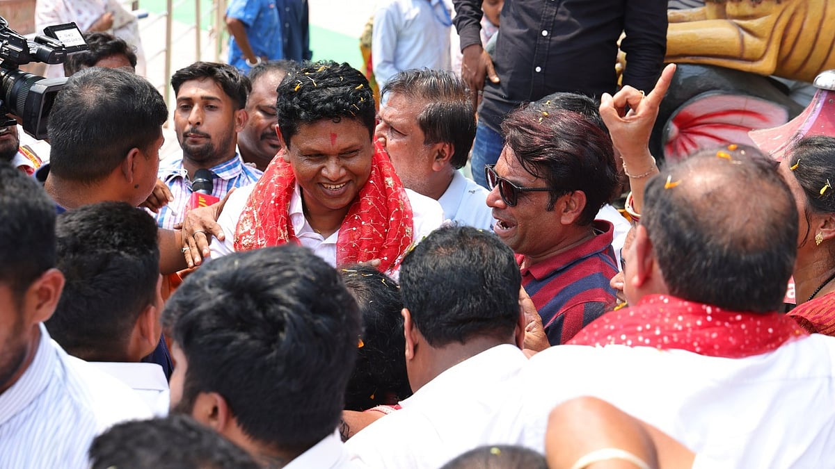 Pranab Prakash Das with his supporters in Sambalpur on 29 March (photo: @pranabpdas/X)