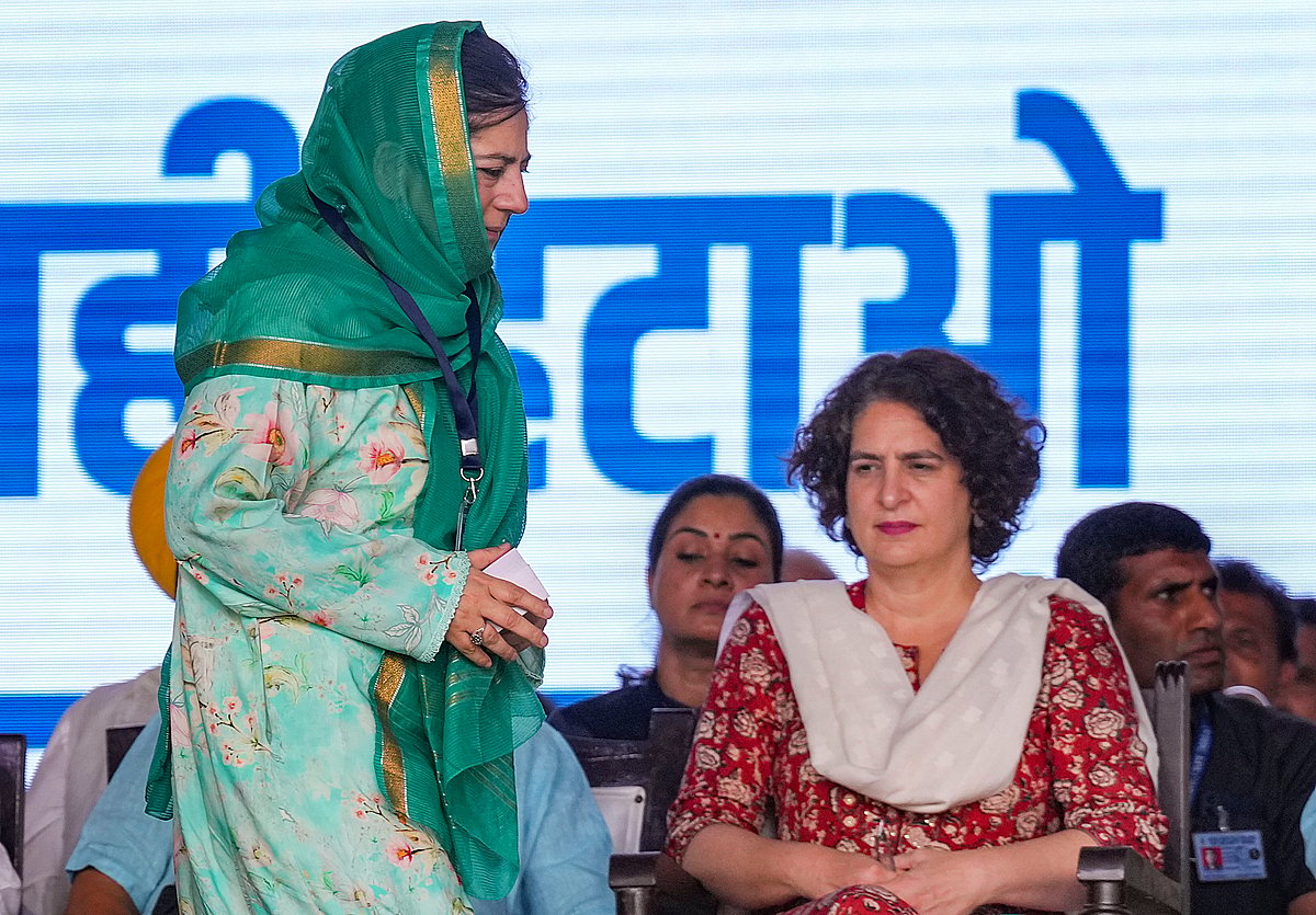 Priyanka Gandhi Vadra and Mehbooba Mufti at the rally