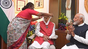 Gravest disrespect to President: Congress slams PM Modi for not standing during Bharat Ratna ceremony