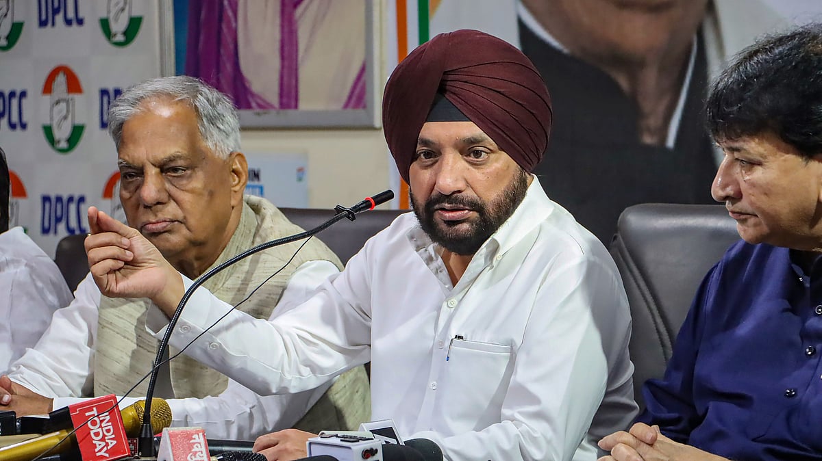 Delhi Congress President Arvinder Singh Lovely (centre) with party leaders at a press conference in New Delhi (photo: PTI)