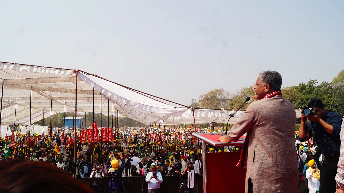 AIKS general-secretary
Vijoo Krishnan addressing the Kisan Mazdoor Panchayat in Delhi on 14 March (photo: @KisanSabha/X)