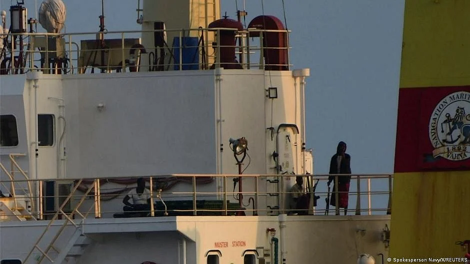 Indian navy captures ship from Somali pirates, rescues crew (photo: DW)