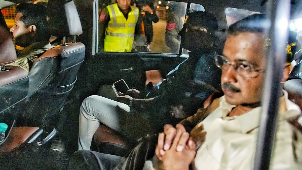 Arvind Kejriwal being transported to the ED headquarters on 21 March (photo: Vipin/ National Herald)