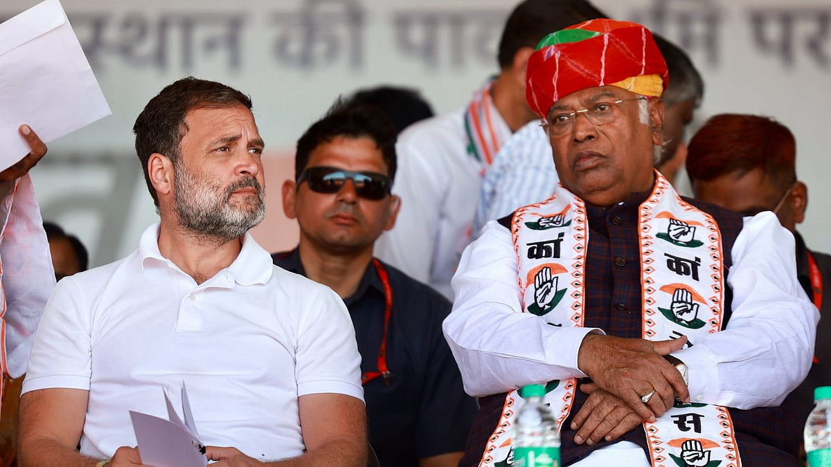 Congress president Mallikarjun Kharge (right) with Rahul Gandhi at a public meeting during the Bharat Jodo Nyay Yatra (photo: PTI)