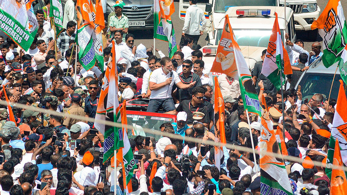 Rahul Gandhi interacts with supporters in Palghar 