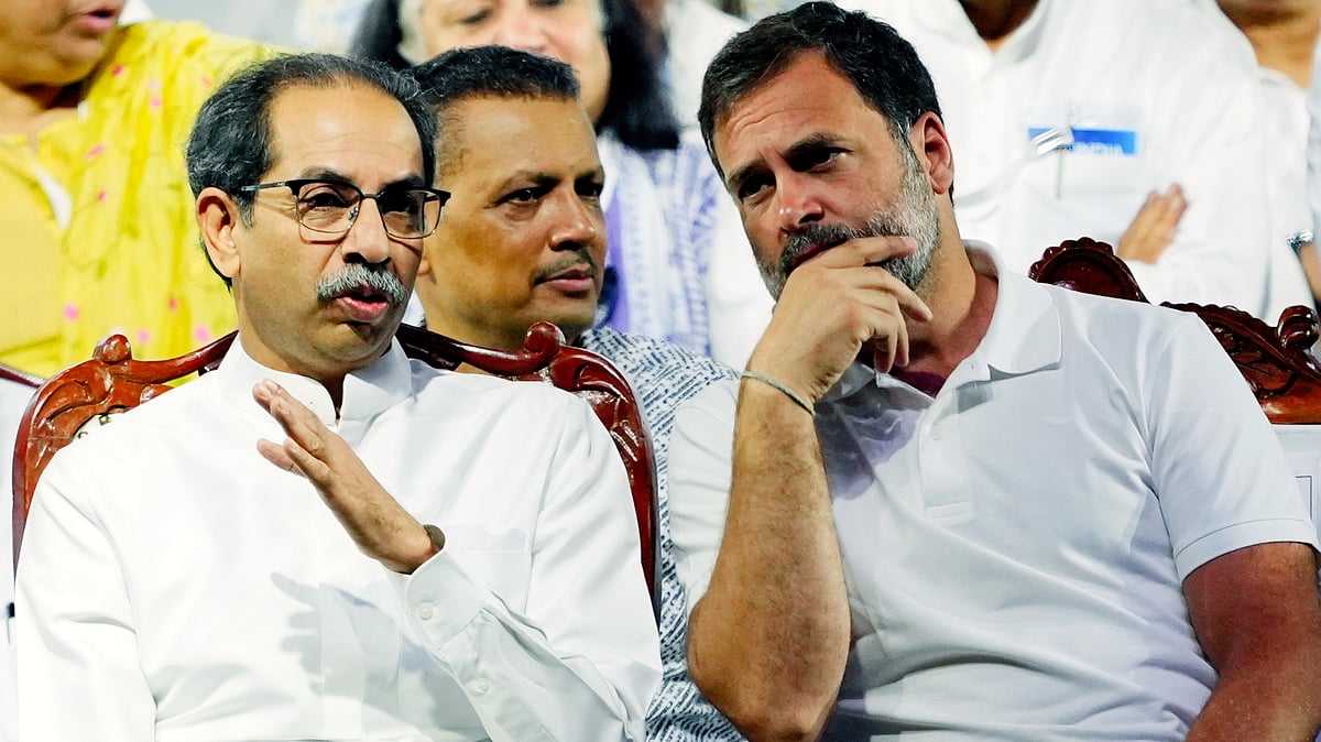 Congress leader Rahul Gandhi with Uddhav Thackeray (left) in Mumbai on 17 March (photo: PTI)