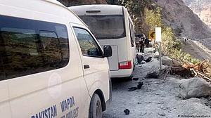 Pakistan: 5 Chinese workers killed in bombing