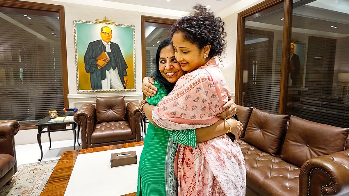 ED files prosecution complaint against Hemant Soren, wife Kalpana meets Sunita Kejriwal