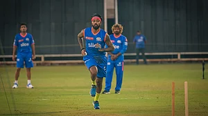 Skipper Hardik Pandya (centre) is all charged up at the nets as Lasith Malinga (right), MI bowling coach, keeps an eye. (photo: MI)