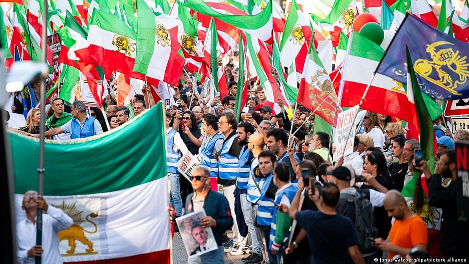 Jina Mahsa Amini's death was protested in Iran and among the country's ex-patriots abroad. (photo: DW)