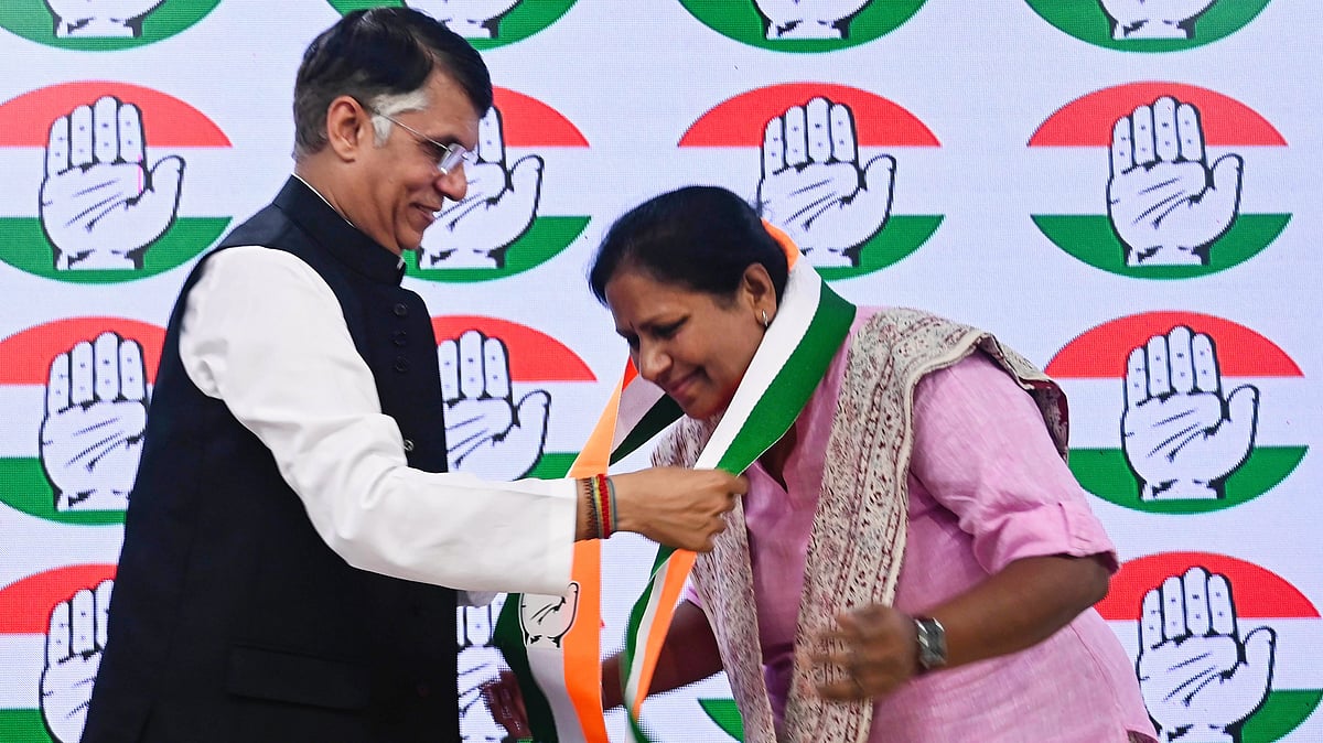 Karnataka BJP leader Tejaswini Gowda joins Congress ahead of LS polls