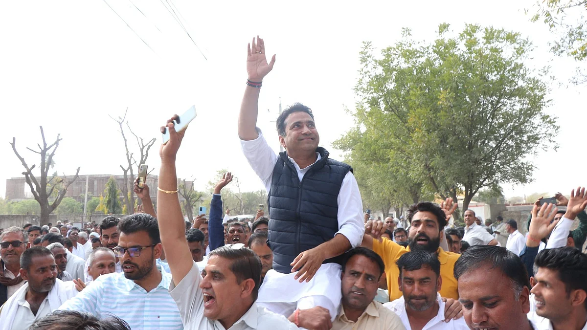 Rahul Kaswan with his supporters (photo: @RahulKaswanMP/X)