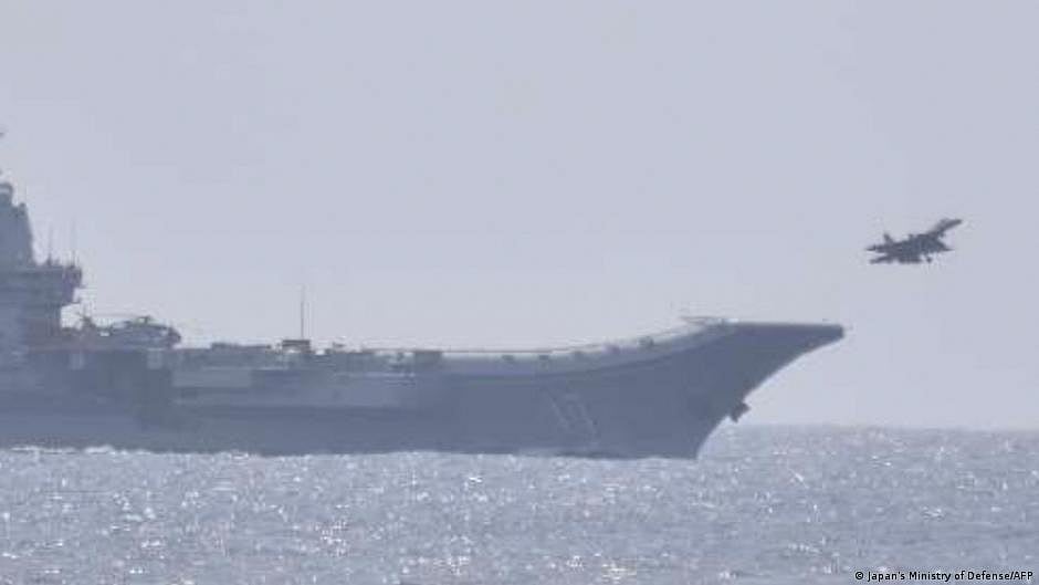 The Chinese navy currently has two conventionally powered aircraft carriers in service. (photo: DW)