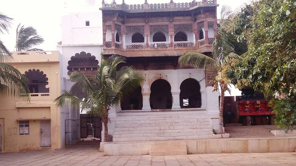 Part of the Fakkireshwar mutt (source: Facebook)