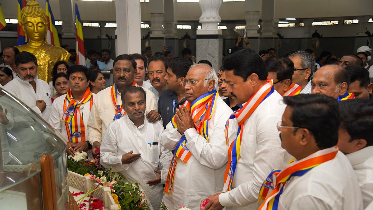 Congress president Mallikarjun Kharge pays tribute to B.R. Ambedkar, 14 April 2024 (photo: PTI)