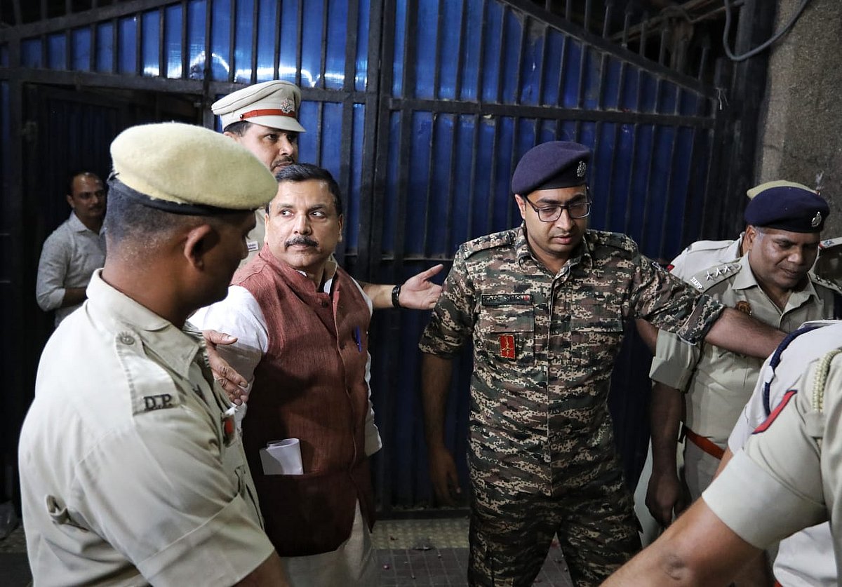 Sanjay Singh had been lodged in the high-security Tihar jail since 13 October, 2023. He came out at 8:11 pm through gate number 3. (Vipin/National Herald) 