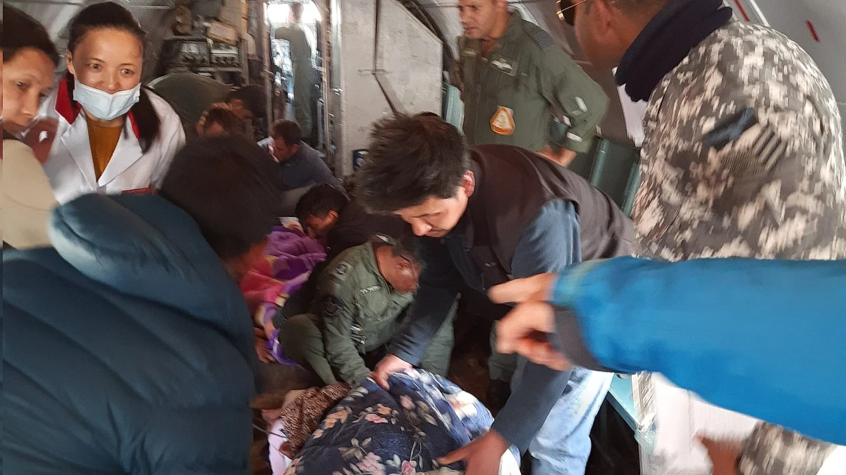Responding to an urgent request for casualty evacuation, an AN-32 transport aircraft of the IAF airlifted two critically ill patients from Leh (photo: @IAF_MCC/X)