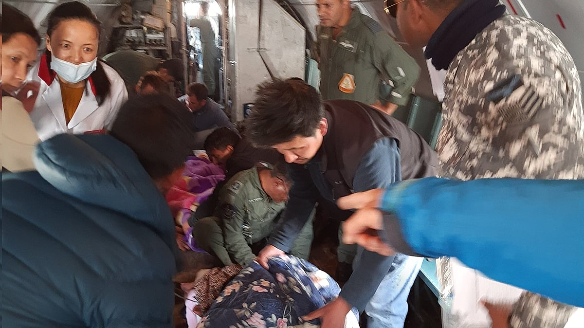 Responding to an urgent request for casualty evacuation, an AN-32 transport aircraft of the IAF airlifted two critically ill patients from Leh (photo: @IAF_MCC/X)