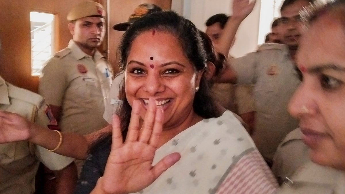 BRS leader K. Kavitha smiles and waves confidently, while being produced at the Rouse Avenue court, New Delhi on 9 April 2024 (photo: PTI)