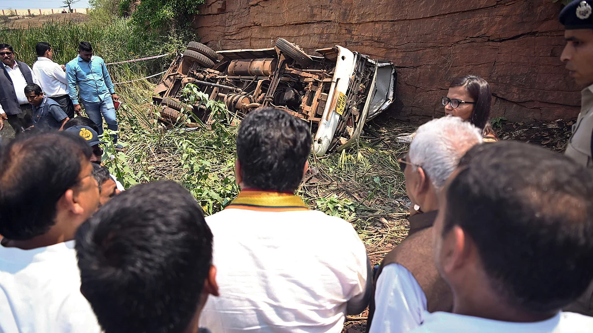 Chhattisgarh Deputy Chief Minister Vijay Sharma visits the accident site where a bus fell into a 'murum' soil mine pit on Tuesday night, in Chhattisgarh's Durg district (photo: PTI)