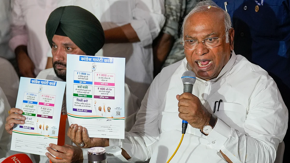Mallikarjun Kharge addresses media in New Delhi on 3 April (photo: PTI)