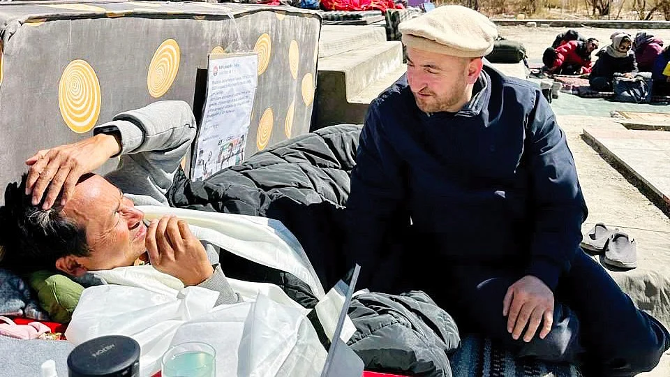 Sajjad Kargili (right) with Sonam Wangchuk during the latter's 21-day fast