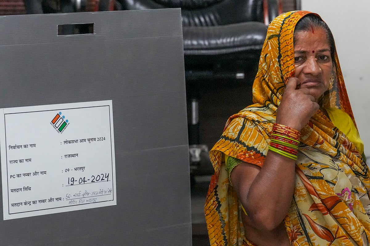 A voter casts her vote in Rajasthan (photo: PTI)