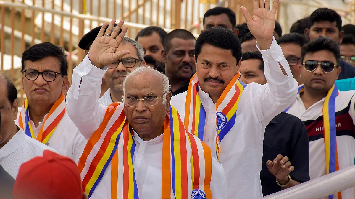 Congress president Mallikarjun Kharge and others in Nagpur (photo: Congress/X)