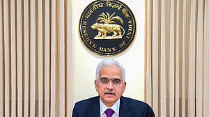 RBI holds rates steady amid global decoupling, projects optimistic GDP growth