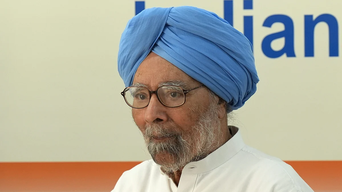 Manmohan Singh appeals to voters to give love, peace and fraternity a chance in India (photo: PTI)