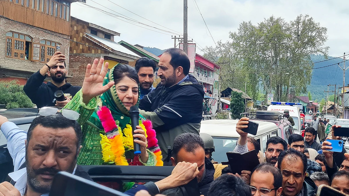 PDP chief Mehbooba Mufti speaks during a roadshow for Lok Sabha polls in Anantang district on 20 April (photo: PTI)