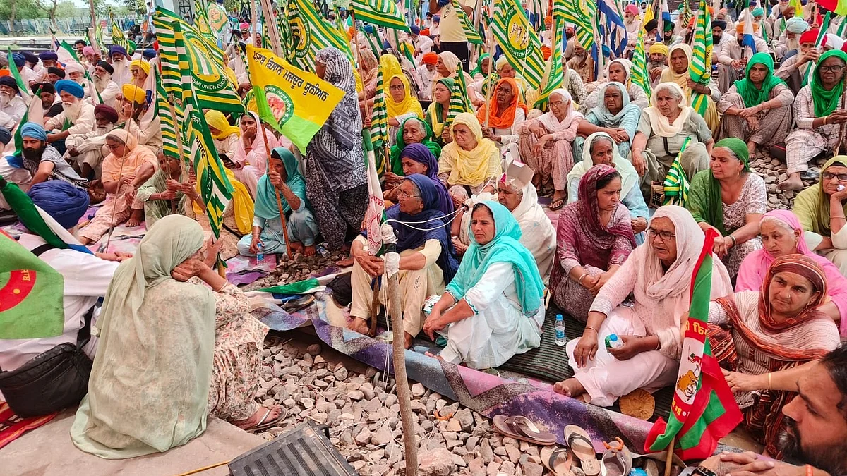 Rail Roko Andolan by farmers at Shambhu Railway Station
