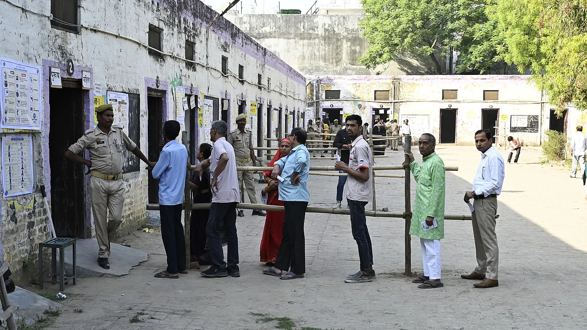 Voters queue up outside a polling booth in UP's Dadri in the 2nd phase of Lok Sabha elections, 26 April 2024. (Photo: Vipin/ National Herald)