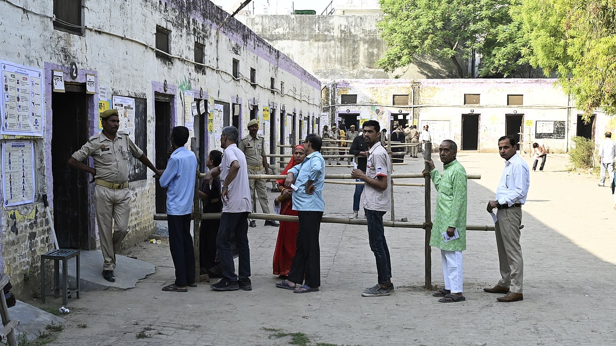 Voters queue up outside a polling booth in UP's Dadri in the 2nd phase of Lok Sabha elections, 26 April 2024. (Photo: Vipin/ National Herald)