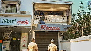 Mumbai Police and Forensic team officials at actor Salman Khan's residence at Bandra after two unidentified persons opened fire outside his residence, in Mumbai, Sunday, 14April 2024. (photos: PTI)