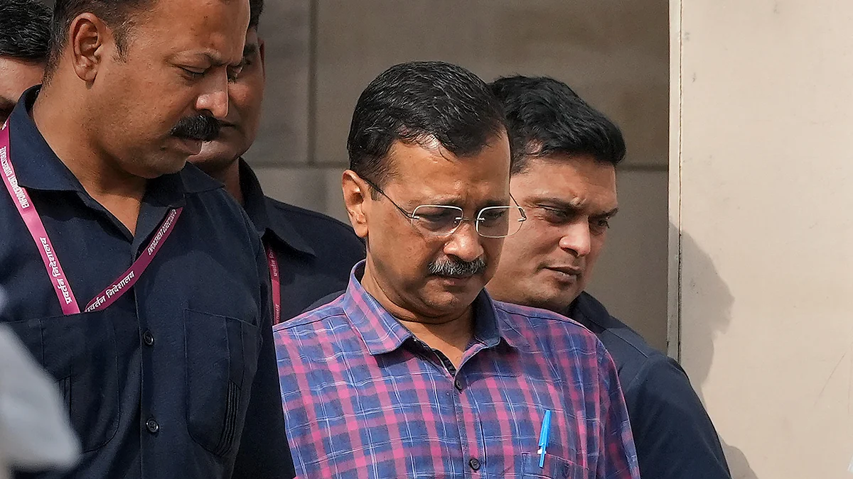 AAP convenor Arvind Kejriwal leaves Rouse Avenue Court in New Delhi on 28 March (photo: PTI)