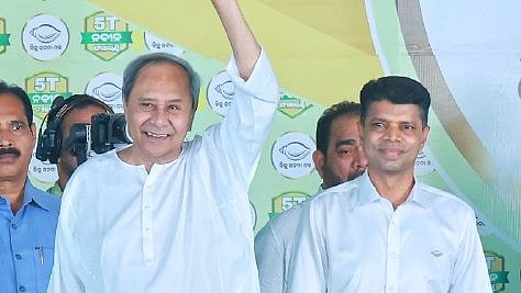 Naveen Patnaik and V.K. Pandian (photo: @bjd_odisha/X)