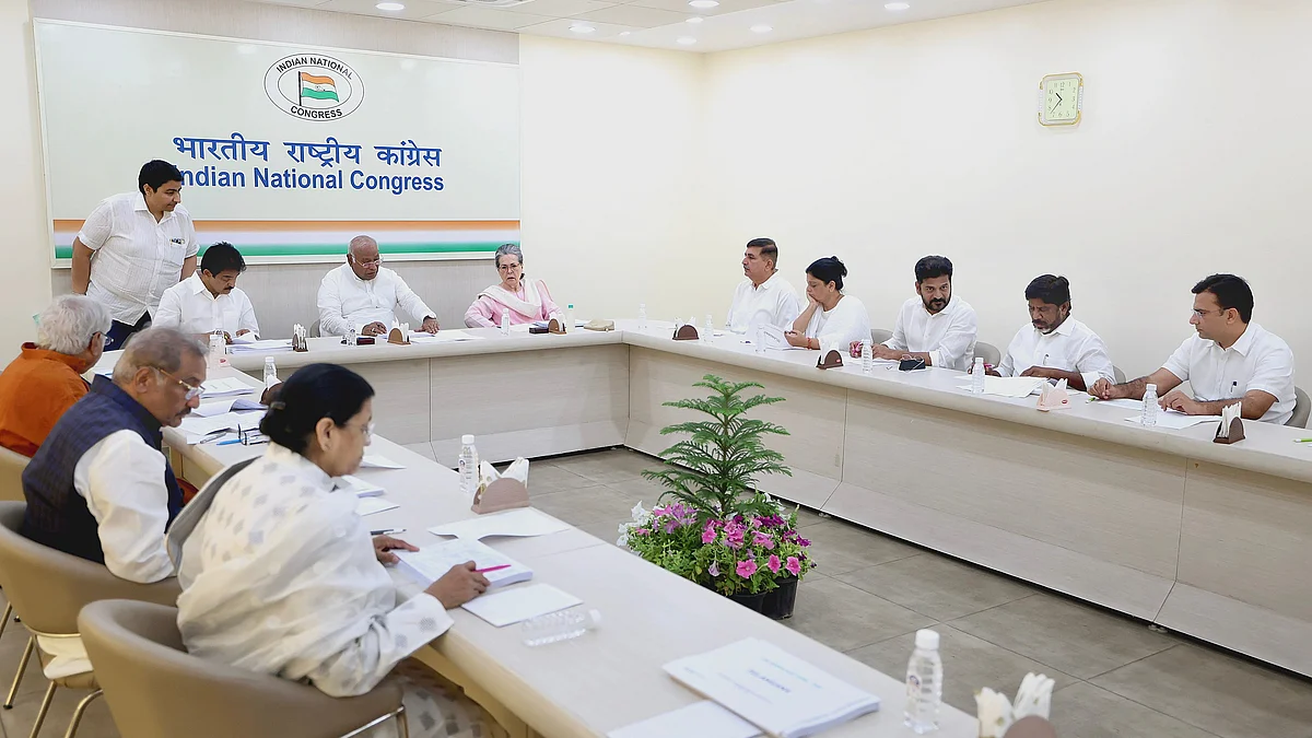 Congress president Mallikarjun Kharge with Sonia Gandhi and K.C. Venugopal during the CEC meeting in New Delhi on 1 April 1 (photo: PTI)
